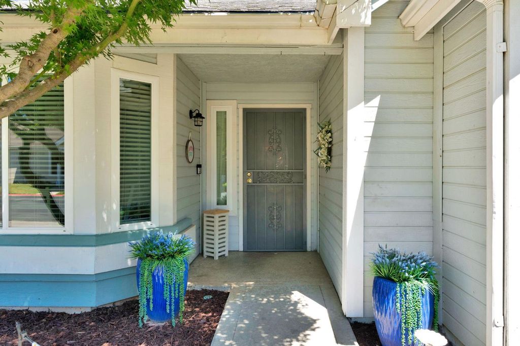 Image 4 of property listing at 8735 Cedar # 132, Fresno, CA 93720