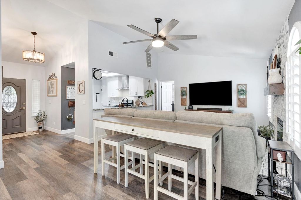 Image 6 of property listing at 8735 Cedar # 132, Fresno, CA 93720