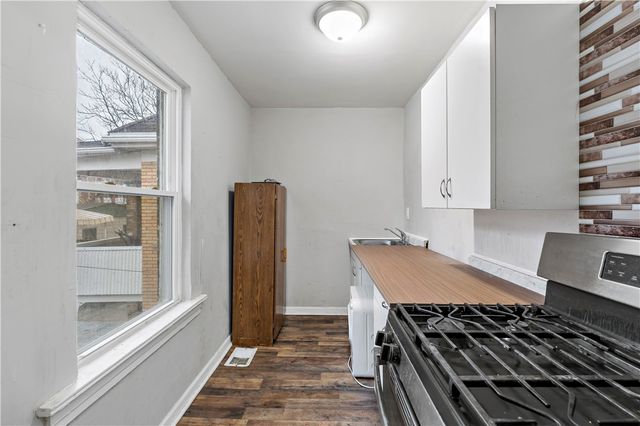 848 Duss Ave, Ambridge, PA 15003