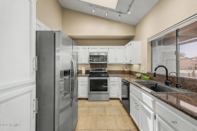 10405 N 65th Drive, Glendale, AZ 85302