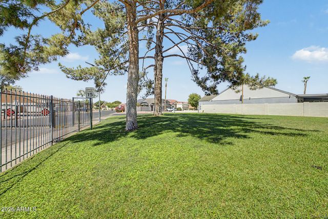 10405 N 65th Drive, Glendale, AZ 85302