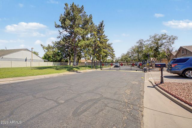 10405 N 65th Drive, Glendale, AZ 85302