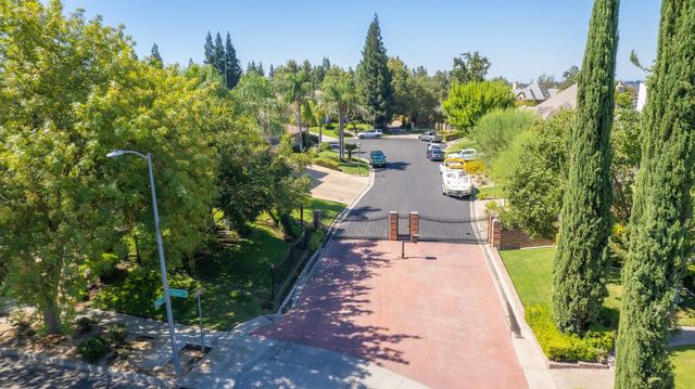 333 W River Court, Fresno, CA 93711