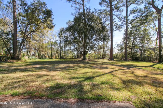 12448 N Oaklawn Lane, Biloxi, MS 39532