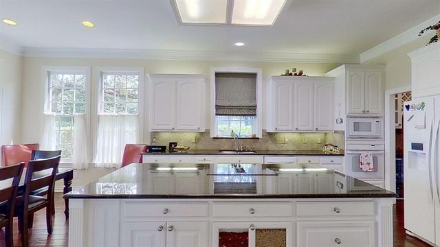 402 HALF MOON Way, Runaway Bay, TX 76426