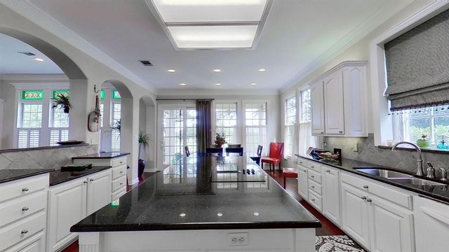 402 HALF MOON Way, Runaway Bay, TX 76426