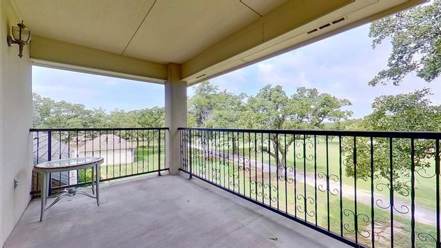 402 HALF MOON Way, Runaway Bay, TX 76426