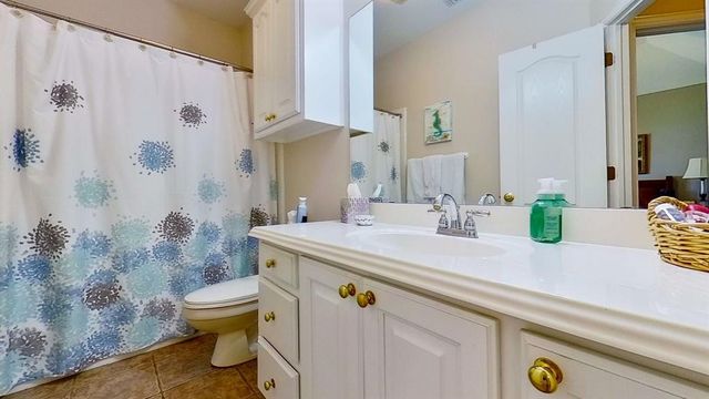 402 HALF MOON Way, Runaway Bay, TX 76426