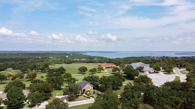 402 HALF MOON Way, Runaway Bay, TX 76426