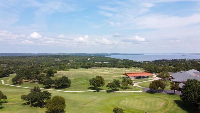 402 HALF MOON Way, Runaway Bay, TX 76426