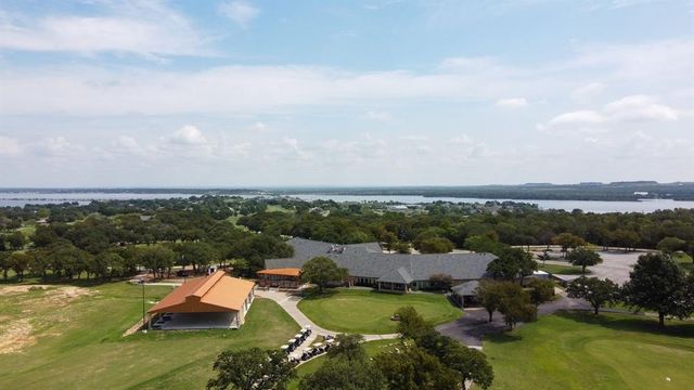 402 HALF MOON Way, Runaway Bay, TX 76426