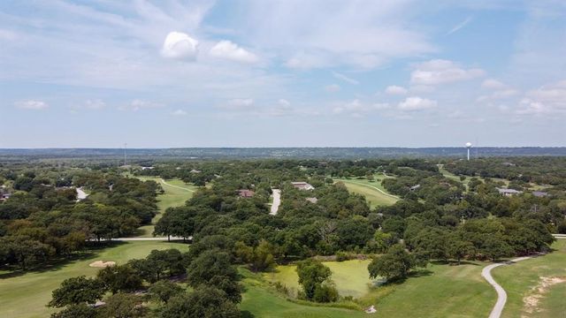 402 HALF MOON Way, Runaway Bay, TX 76426