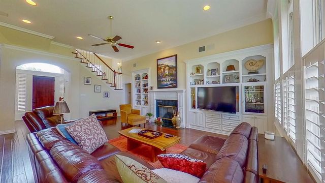 402 HALF MOON Way, Runaway Bay, TX 76426