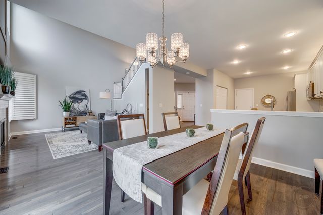 201 Dorset Avenue 201, Oswego, IL 60543