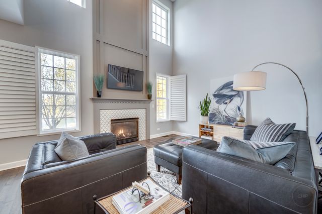 201 Dorset Avenue 201, Oswego, IL 60543