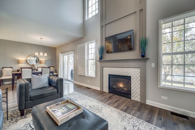 201 Dorset Avenue 201, Oswego, IL 60543