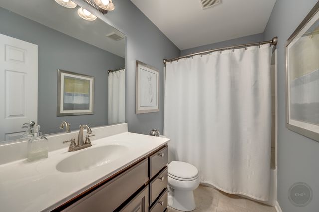 201 Dorset Avenue 201, Oswego, IL 60543