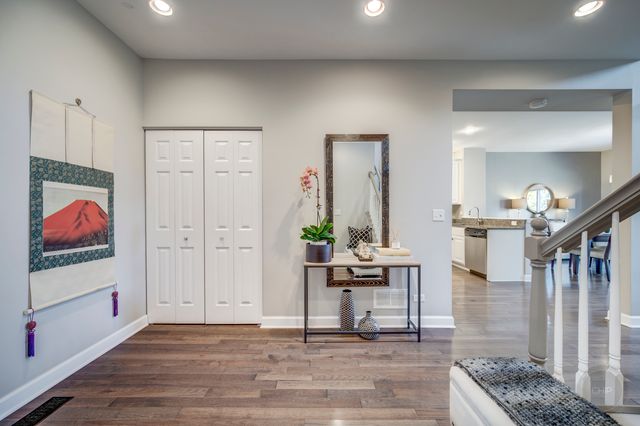 201 Dorset Avenue 201, Oswego, IL 60543