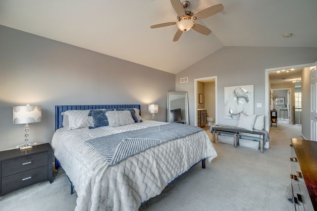 201 Dorset Avenue 201, Oswego, IL 60543