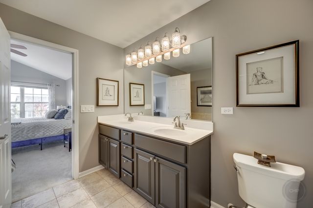 201 Dorset Avenue 201, Oswego, IL 60543