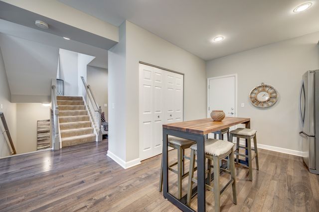 201 Dorset Avenue 201, Oswego, IL 60543