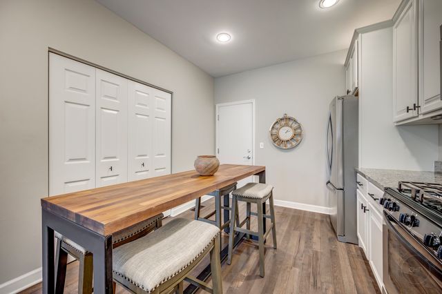 201 Dorset Avenue 201, Oswego, IL 60543