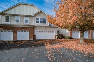 201 Dorset Avenue 201, Oswego, IL 60543