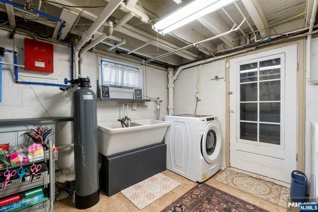 24 Harrison Place, Livingston, NJ 07039