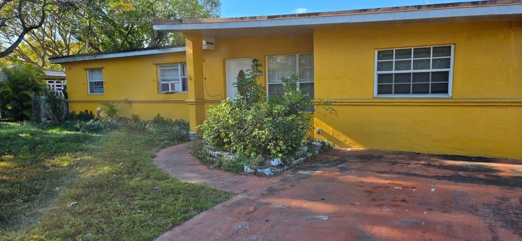 112 Newton Road, West Park, FL 33023