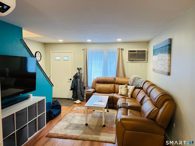 161 Cynthia Lane APT E5, Middletown, CT 06457