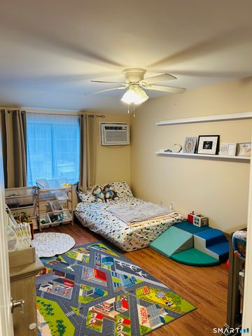 161 Cynthia Lane APT E5, Middletown, CT 06457