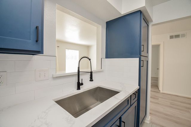 2333 Bering Drive 123, Houston, TX 77057