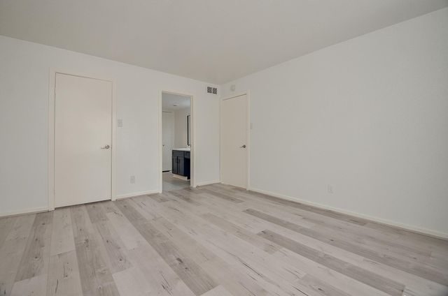 2333 Bering Drive 123, Houston, TX 77057