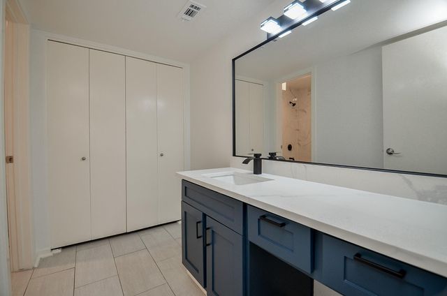 2333 Bering Drive 123, Houston, TX 77057