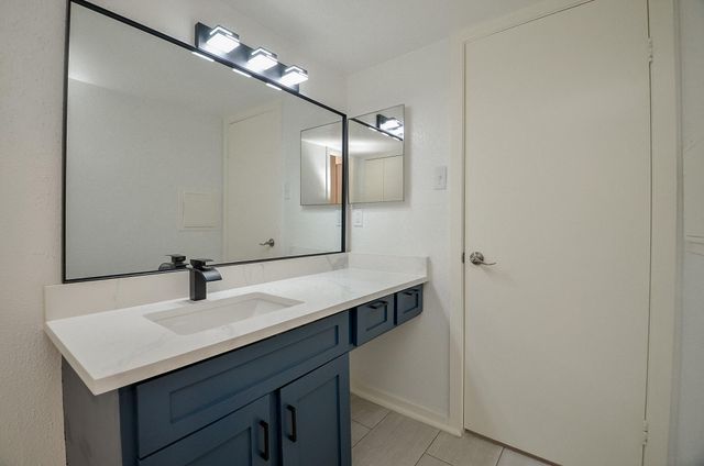 2333 Bering Drive 123, Houston, TX 77057