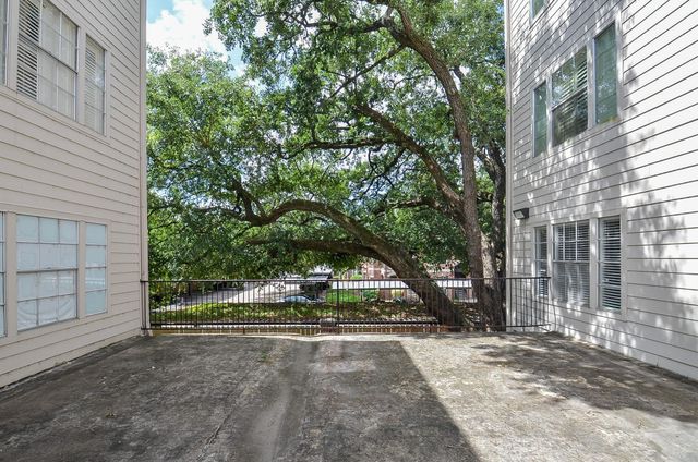 2333 Bering Drive 123, Houston, TX 77057