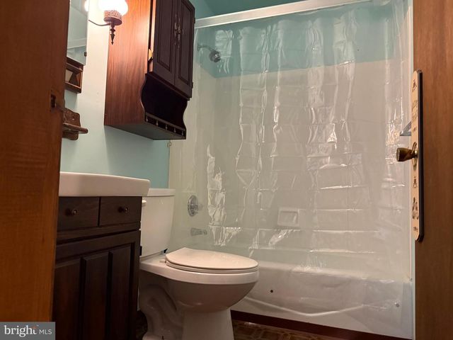 608 BETTY ROSE AVE, Gibbstown, NJ 08027