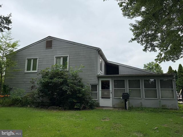 608 BETTY ROSE AVE, Gibbstown, NJ 08027