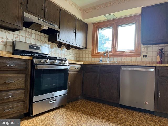 608 BETTY ROSE AVE, Gibbstown, NJ 08027