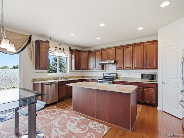 4853 Catalina Drive, Lake Orion, MI 48359