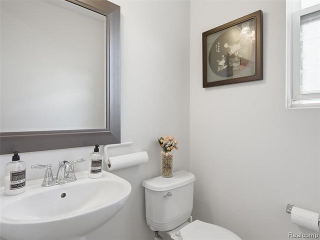 4853 Catalina Drive, Lake Orion, MI 48359