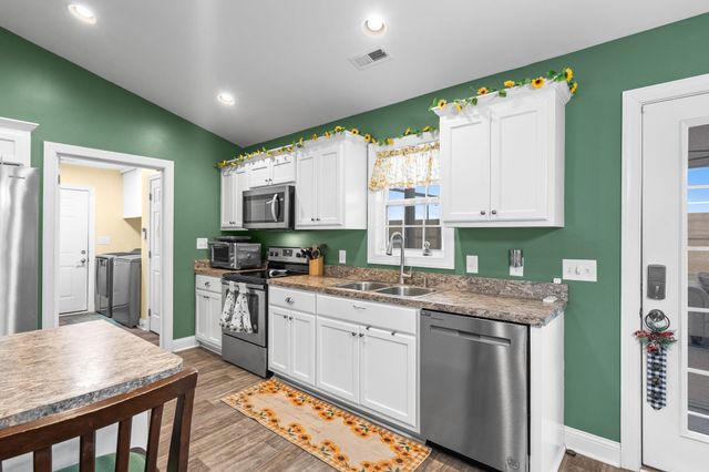 905 Futrell St., Loris, SC 29569