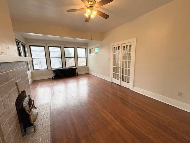 122 Dinsmore Ave 1, Crafton, PA 15205