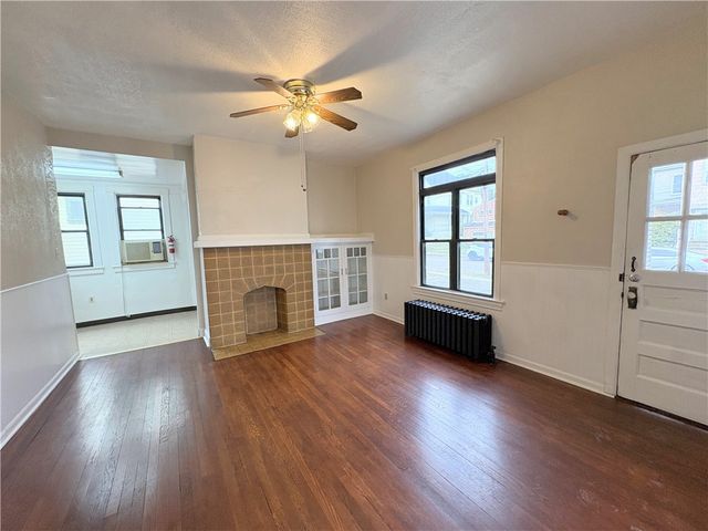 122 Dinsmore Ave 1, Crafton, PA 15205