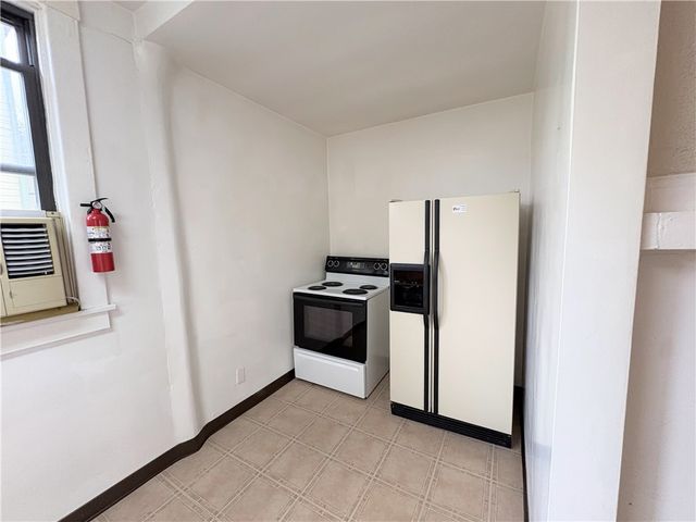122 Dinsmore Ave 1, Crafton, PA 15205