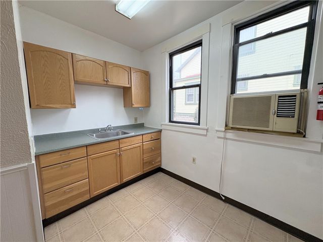 122 Dinsmore Ave 1, Crafton, PA 15205