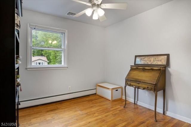 10 Hemlock Pl, Ringwood Boro, NJ 07456