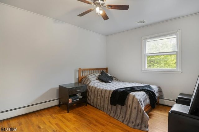 10 Hemlock Pl, Ringwood Boro, NJ 07456