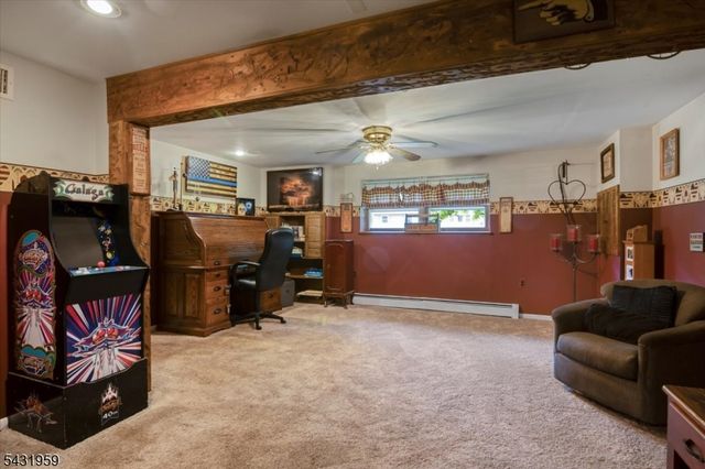 10 Hemlock Pl, Ringwood Boro, NJ 07456