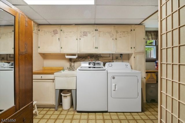 10 Hemlock Pl, Ringwood Boro, NJ 07456